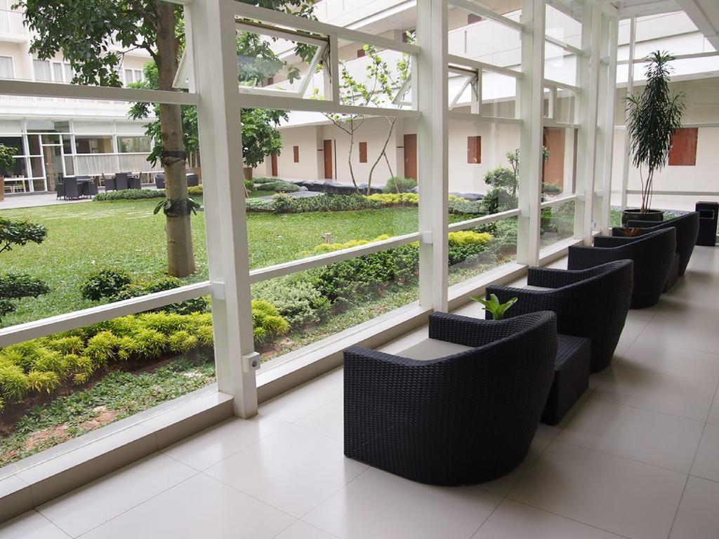 Treepark Serviced Apartment Караванг Екстериор снимка